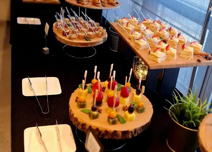 Екатеринбургтегі қыздарға қоңырау шалыңыз