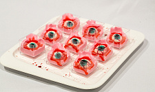 Десерт "Кровавый глаз" на клубничном облаке с доставкой на ваше мероприятие (превью)