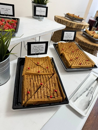 Доставка с обслуживанием для кофе-брейка на бизнес-встречу ОММ-ТЕХНО