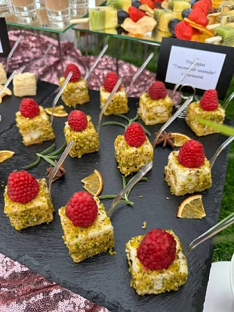 Праздник в честь дня рождения на 14 персон фуршет