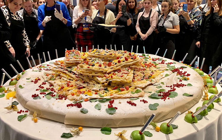 Кулинарный мастер-класс по приготовлению 20-ти киллограмового торта "Милфей"