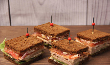 Мини-сэндвичи и сэндвич-роллы : Мини-сэндвич с пряной шейкой за 192  руб. (превью)