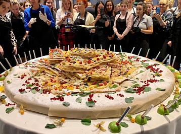 Кулинарный мастер-класс по приготовлению 20-ти киллограмового торта "Милфей"