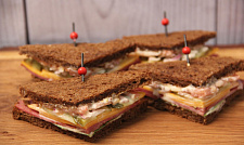 Мини-сэндвичи и сэндвич-роллы : Мини-сэндвич с ростбифом за 206  руб. (превью)