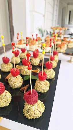 Свадебный банкет в Усадьбе Середниково 48 персон