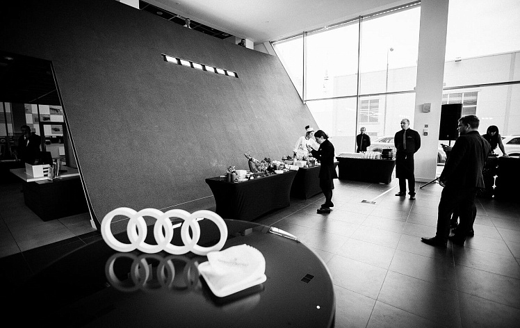Фуршет с анимационными станциями в автосалоне Audi
