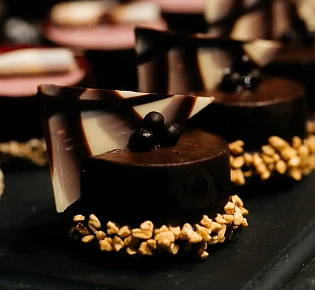 Набор сладких пирожных "Муссон" с тремя вкусами (24 шт.)