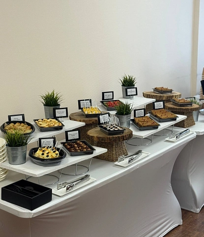 Доставка с обслуживанием для кофе-брейка на бизнес-встречу ОММ-ТЕХНО