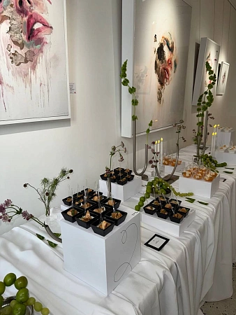 Фуршет на выставку современного искусства в Askeri Gallery