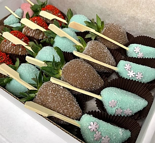 Набор фруктов и ягод в шоколадной глазури