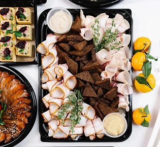 Набор холодных закусок для домашнего банкета