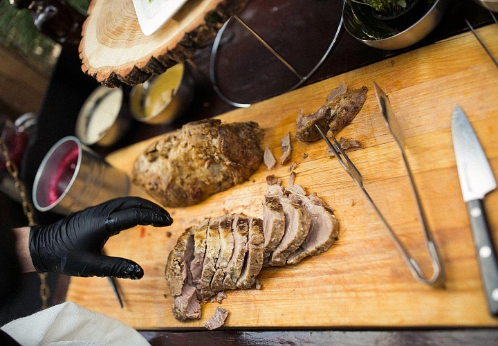 Станция «Меч Тамплиера» с запеченной бужениной и клюквенным соусом (фото 2)