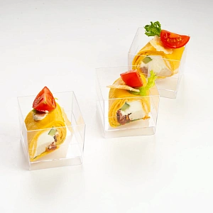 Авторский Цезарь ролл с куриным филе и вяленым томатом