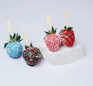 Набор из свежей клубники в глазури