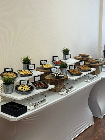 Доставка с обслуживанием для кофе-брейка на бизнес-встречу ОММ-ТЕХНО