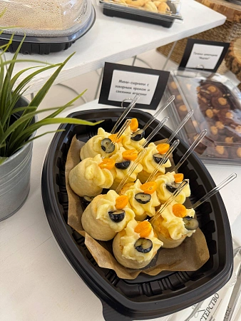 Доставка с обслуживанием для кофе-брейка на бизнес-встречу ОММ-ТЕХНО