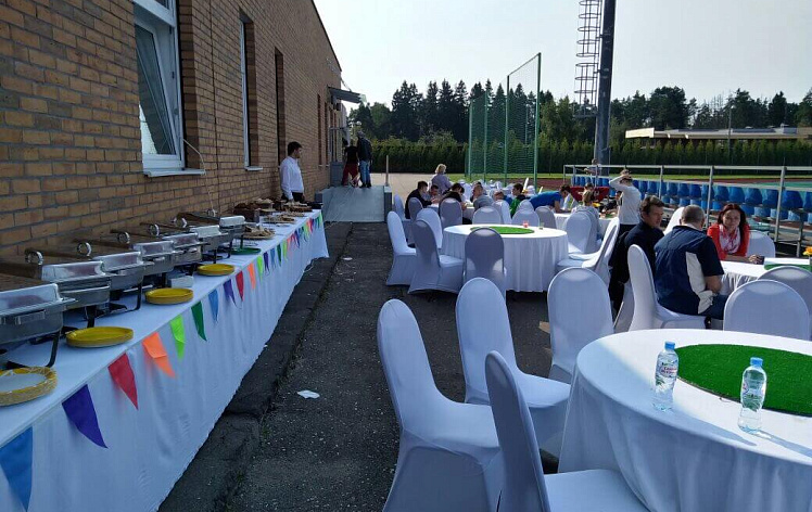 Фуршет для 300 гостей и участников Благотворительного Марафона, проведенного фондом "Добрые Дела"  в Павловской гимназии. 